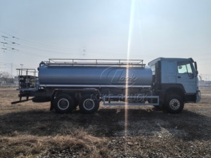 Camion-citerne à huile de qualité supérieure 25000L-30000L, camion-citerne en acier pour huile et carburant, matériel d'ingénierie pour le ravitaillement - Product Image 3