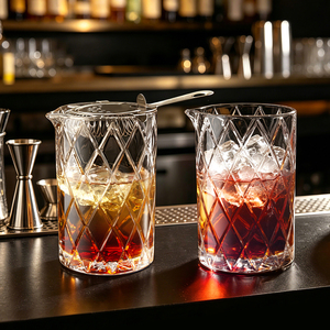 Vaso Mezclador de Cócteles Profesional de Cristal con Corte de Diamante de 730 ml, de Paredes Gruesas, Sin Plomo, Base Pesada, Jarra para Agitar, para Bartender - Product Image 4