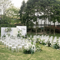 Chaise de mariage empilable en plastique PP blanc avec dossier sculpté pour événements