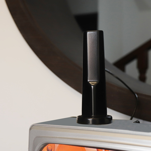 <span class=keywords><strong>Antenne</strong></span> <span class=keywords><strong>TV</strong></span> numérique omnidirectionnelle 360° <span class=keywords><strong>pour</strong></span> intérieur/extérieur avec base magnétique, fabriquée en Indonésie - Product Image 1