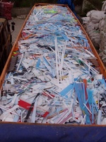 PMMA - BANDES DE PLASTIQUE ACRYLIQUE (PLAQUES, ÉTIQUETTES DÉCOUPÉES), GRADE D'EXTRUSION, COULEURS MIXTES, EN Vrac, DÉCHETS / RESTES POUR RECYCLAGE.