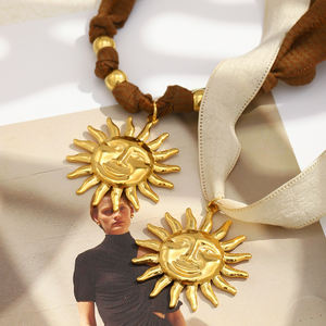 Productos Más Vendidos de Dreamshow 2026, Collar de Joyería de <span class=keywords><strong>Moda</strong></span> Hecho a Mano, Dije de Sol Chapado en Oro, Joyería de Acero Inoxidable - Product Image 3