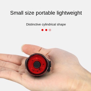 Nuovo fanale posteriore per bicicletta multifunzione per ciclismo all'aperto alimentato <span class=keywords><strong>a</strong></span> <span class=keywords><strong>batteria</strong></span> avviso per freno <span class=keywords><strong>lampeggiante</strong></span> fari di montaggio posteriori <span class=keywords><strong>a</strong></span> scatto - Product Image 4