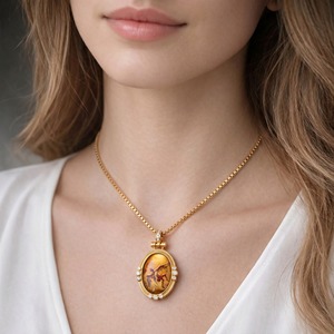 Collar con colgante de arte gótico de Icaro en caída, de latón chapado en oro con circonita y esmalte artesanal, para joyería de marca independiente de la Generación Z - Product Image 3