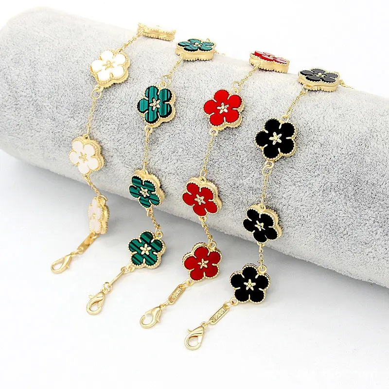 Gelang rantai semanggi lima daun untuk wanita 2024 gelang liontin desainer pola bunga hadiah perhiasan modis untuk wanita