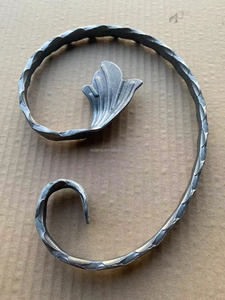 Accessoires d'escalier <span class=keywords><strong>en</strong></span> <span class=keywords><strong>fer</strong></span> <span class=keywords><strong>forgé</strong></span> à <span class=keywords><strong>prix</strong></span> abordable, décorations de balustrade <span class=keywords><strong>en</strong></span> <span class=keywords><strong>fer</strong></span> <span class=keywords><strong>forgé</strong></span> <span class=keywords><strong>en</strong></span> forme de S, <span class=keywords><strong>fer</strong></span> plat 100*350mm 12*6mm - Product Image 3