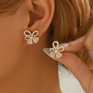 ต่างหูเม็ดเดี่ยวชุบทอง2025ทันสมัยประดับมุกเทียมรูปทรงเรขาคณิตวัสดุทองเหลืองเพทายเครื่องประดับแฟชั่น - Product Image 1