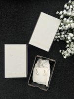 Boîte à bijoux personnalisée avec motif orchidée en relief et emballage style carillon pour le rangement et la présentation de cadeaux en boutique