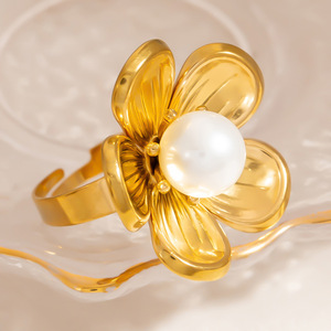 Bague en acier inoxydable avec fleur et perle, sertissage clos de perle blanche, bijoux de fête DIY pour femme, origine Yiwu PJ91245 - Product Image 2
