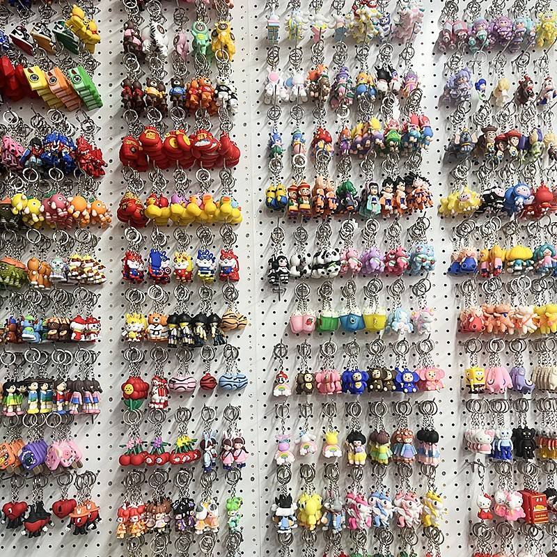 Cartoon flat circle + chain + doll random