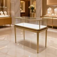 Table de présentation de bijoux en acier inoxydable doré de luxe sur mesure, vitrine à bijoux en verre trempé pour boutique