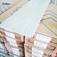 Hochwertige Moderne Innen-Wasserfeste Holzfurnier SPC-Bodenbeläge Click-Lock Hellgraue PVC-Bodenfliesen für Apartments Rutschfest