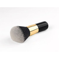 Grand pinceau de maquillage en fibres synthétiques, idéal pour l'application de fond de teint et de poudre compacte