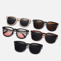Lunettes de Soleil Pliables Rétro Unisexe TR90 à Verres Dégradés avec Étui, Protection UV400, Vente en Gros