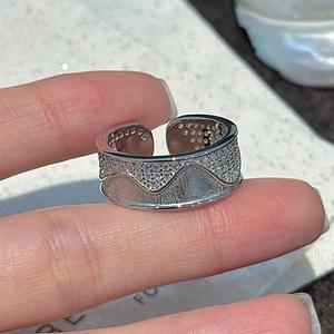 แหวนเงินแท้ S925 ประดับเพชรซิคอนแบบวินเทจ ดีไซน์ลายคลื่นเรียบง่ายและทันสมัย พร้อมแหวนมอยส์ซาไนต์เฉพาะกลุ่ม - Product Image 1