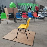 Chaise de bureau scolaire ergonomique avec tablette d'écriture intégrée et panier de rangement - Cadre en plastique et acier durable pour une utilisation en classe