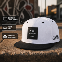 Casquette Snapback Blanche à Visière Plate Noire Six Panneaux avec Broderie de Logo Personnalisé Réglable Streetwear OEM Vente en Gros Faible MOQ
