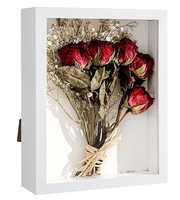 Vente en gros de panneaux modernes en MDF blanc Cadre photo en bois suspendu avec fleurs séchées 3D et verre
