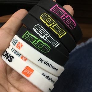 Sáng Silicone Dây Đeo Cổ Tay Tùy Chỉnh Phát Sáng Trong Bóng Tối Tát Vòng Đeo Tay Với Ánh Sáng Văn Bản - Product Image 2