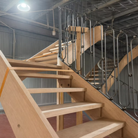 Innenliegende Gerade Treppe mit Holzstufen, Glasgeländer, Moderne Heimdekoration, Holzstufenauflage, Innentreppe