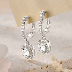 Pendientes de Moda al por Mayor, Ecológicos, de Cobre, Chapados en Oro de 14k, con Incrustaciones de Moissanita Redonda de 1CT VVS GRA, para Mujer - Product Image 3