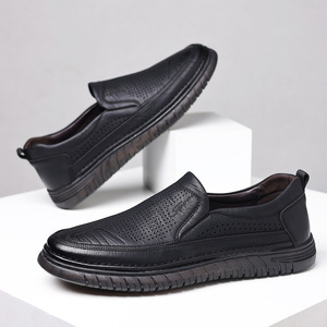 รองเท้าหนังระบายอากาศสำหรับผู้ชายแบบสวม พื้นนุ่มแบบเจาะรู รองเท้าลำลอง สีกากี สีดำ 807 - Product Image 3