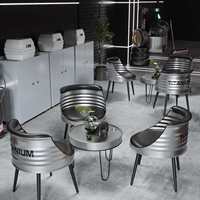 Cabine métallique moderne de style industriel et durable pour l'extérieur, hôtel et restaurant, chaise et table, ensemble de seau à huile, salle à manger créative
