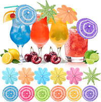 Parasols en papier pas chers pour garnitures de cocktails, idéaux pour les cafés, bars, présentations de boissons, plateaux de fruits et salades, et buffets de fruits de mer et plats froids.