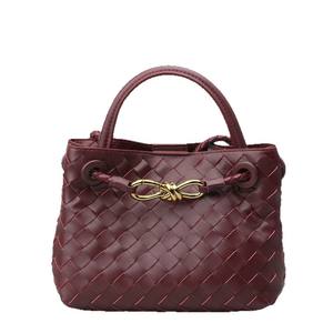 Mini Borsa di Design in Pelle Intrecciata di Alta Qualità, MiniAndiamo Stile Retrò Europeo e Americano con Chiusura Magnetica e Tracolla Singola con Logo - Product Image 1