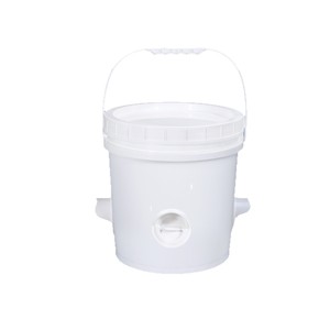 Cubo de Plástico Dorado y Verde Jade con Tapa y Grifo para Almacenamiento de Agua y Alimento para Animales, Varios Tamaños, Material PP Ecológico - Product Image 1