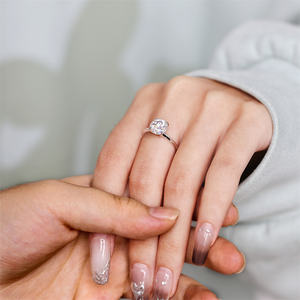 خواتم خطوبة مويسانيت كلاسيكية دائرية مقطعة بالفضة مطلي من الفضة ، تقليد ذكرى الماس - Product Image 3