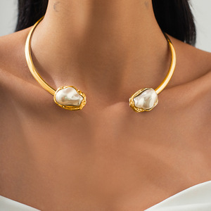Europäische amerikanische Retro Französisch Barock speziell geformte Perlenkette grenz überschreitende Nische Legierung Schlüsselbein Modeschmuck <span class=keywords><strong>Sets</strong></span> - Product Image 3