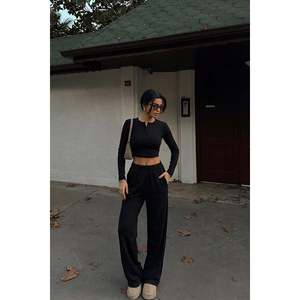 Ensemble de cyclisme noir Rapha : Haut et bas de tenue - Product Image 2