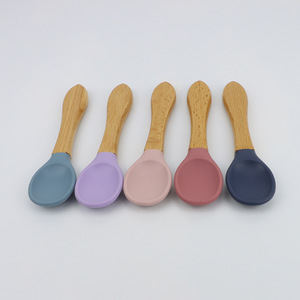 Juego de tenedor y cuchara para alimentación de bebés, mango de madera, silicona, sin Bpa, 0-12 meses, utensilios de vajilla de color sólido - Product Image 3