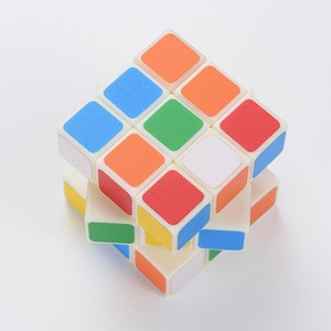 Cubo de Rubik 3x3, juguete de plástico para niños, juego divertido para aliviar el estrés, cubo mágico Unisex de 8 a 13 años - Product Image 1