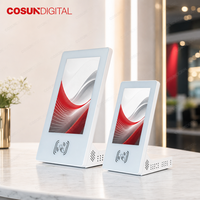 Écran publicitaire LCD compact de comptoir pour affichage numérique de bureau, idéal pour les comptoirs de magasin et les réceptions