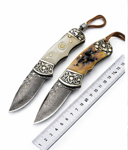 Couteau de poche pliant de survie UN512R en gros, mini couteau à lame tranchante en <span class=keywords><strong>damas</strong></span>, manche en os de vache marron-jaune sculpté en laiton - Product Image 1