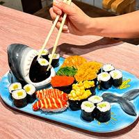 Nouvel ensemble d'assiettes à sushi en céramique Thème Requin, Plateau de service sur le thème de l'océan avec bol à sauce soja tête de requin et bol à chips et sauce, Vaisselle