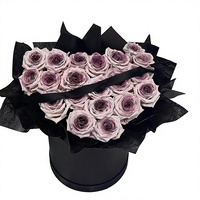Bouquet de roses en forme de cœur, cadeau pour la Saint-Valentin, anniversaire