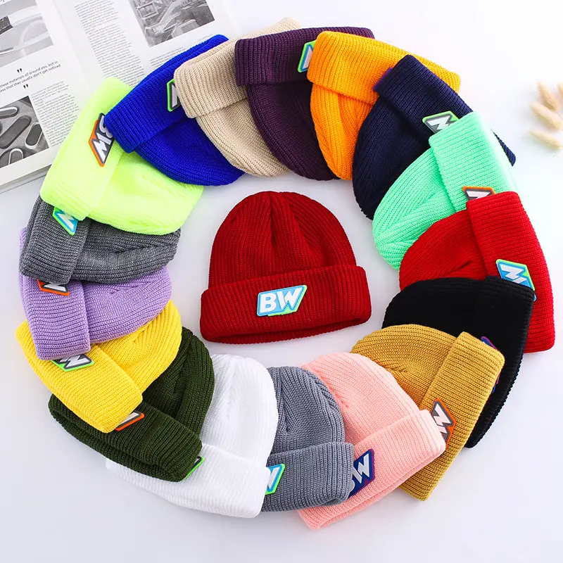 wholesale men women winter warm custom acrylic beanie hat with rubber patch logo