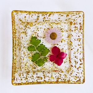 Resin Square Breast Milk Storage Bottle Carved Design European Style Single Tier Pressed Dry Flowers for Bathroom Tableware - Product Image 2