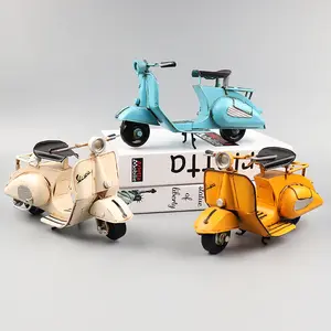 Küçük scooter motosiklet modeli demir el sanatları nostaljik metal motosiklet heykel el sanatları kabine tahsil süsler
