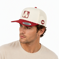 Casquette de baseball personnalisée 5 panneaux en caoutchouc PVC avec logo, perforations découpées au laser, imperméable, pour le sport, fabriquée en usine BSCI