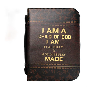 Funda de Biblia de Cuero con Diseño Grabado en Relieve de "Soy un Hijo de Dios" Color Marrón con Patrón Decorativo y Detalles de Costura - Product Image 1