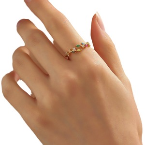Anel Feminino Simples com Design de Folha e Micro-Incrustação de Zircônia, 100% Ajustável, em Latão, Estilo Europeu, Corte Princesa, Moda Transfronteiriça - Product Image 5