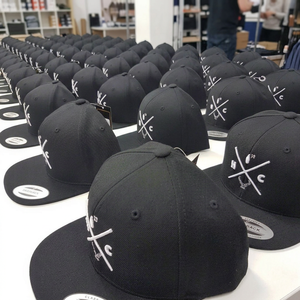 Gorra Trucker de Algodón de Lujo con Visera Curva y Banda Interior Suave, Fabricación de Marca Privada para Moda Unisex Premium para Todas las Estaciones - Product Image 1