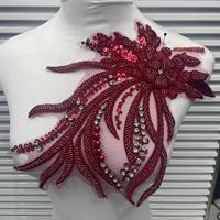 Tissu en dentelle orné de perles de cristal colorées, de paillettes et de strass, avec appliqué brodé pour robes de mariée et costumes de spectacle