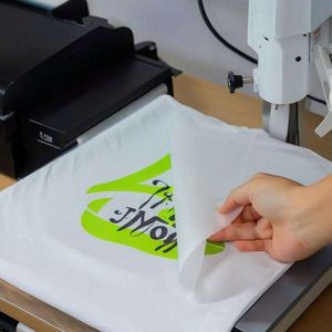 Film de transfert PET de qualité supérieure sur mesure pour impression par transfert thermique sur vêtements - Product Image 5