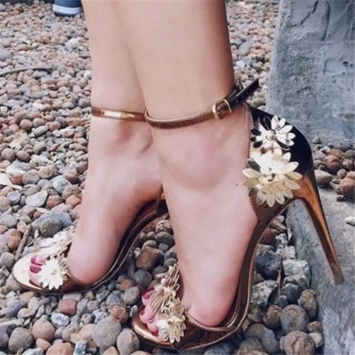Deleventh-zapatos de piel sintética con flores para mujer, calzado con punta abierta y tacón alto de aguja, para boda, color dorado