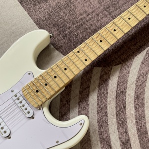 ฟิงเกอร์บอร์ดกีตาร์สีขาว พร้อมคุณสมบัติ SSS Flabellate Maple Neck จัดส่งรวดเร็ว - Product Image 2